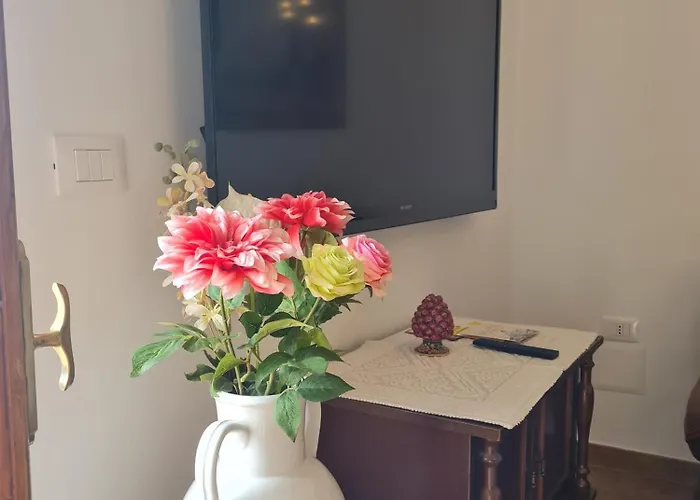 Nel Borgo * 罗卡伊恩佩里亚莱