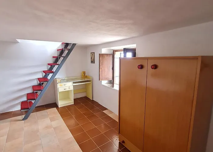 Nel Borgo 罗卡伊恩佩里亚莱