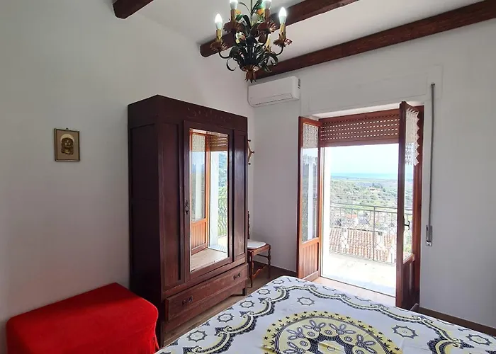 Nel Borgo 罗卡伊恩佩里亚莱