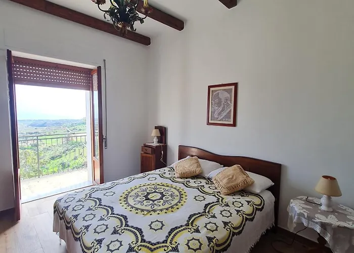 Nel Borgo * 罗卡伊恩佩里亚莱