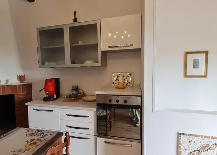 Nel Borgo * 罗卡伊恩佩里亚莱